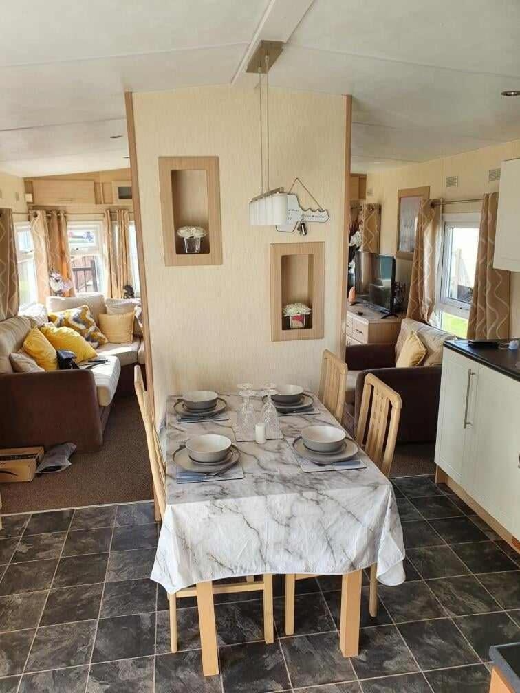 S265 3 Bed Caravan Golden Palm . Campsite *