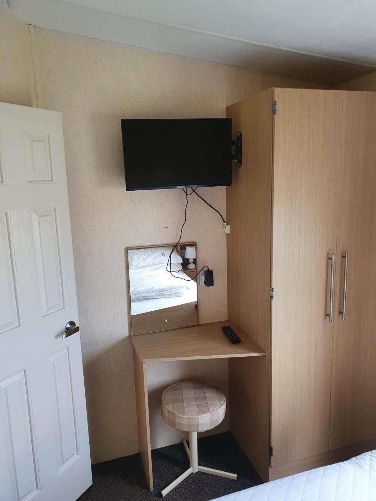 S265 3 Bed Caravan Golden Palm . *