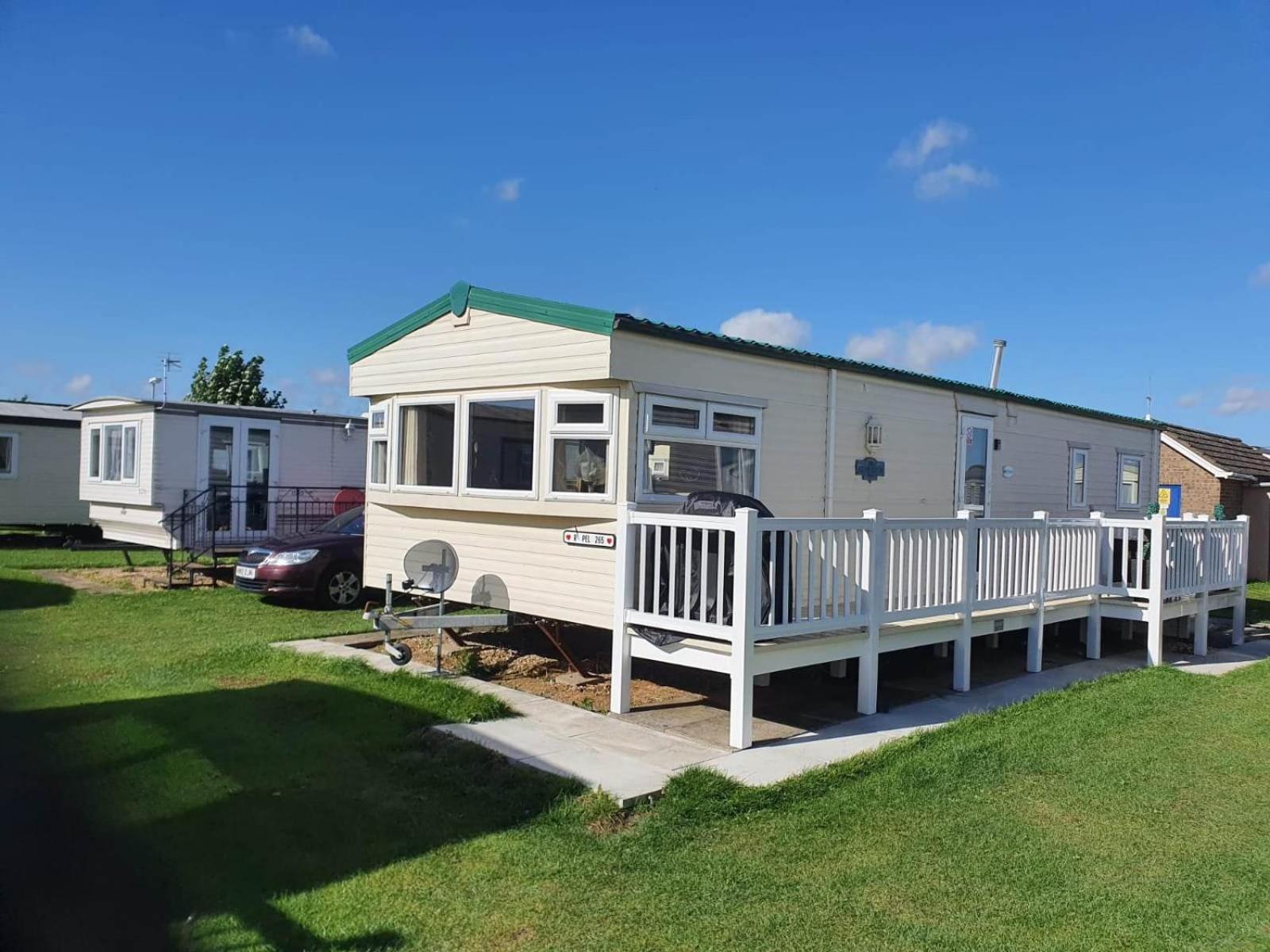 S265 3 Bed Caravan Golden Palm . *